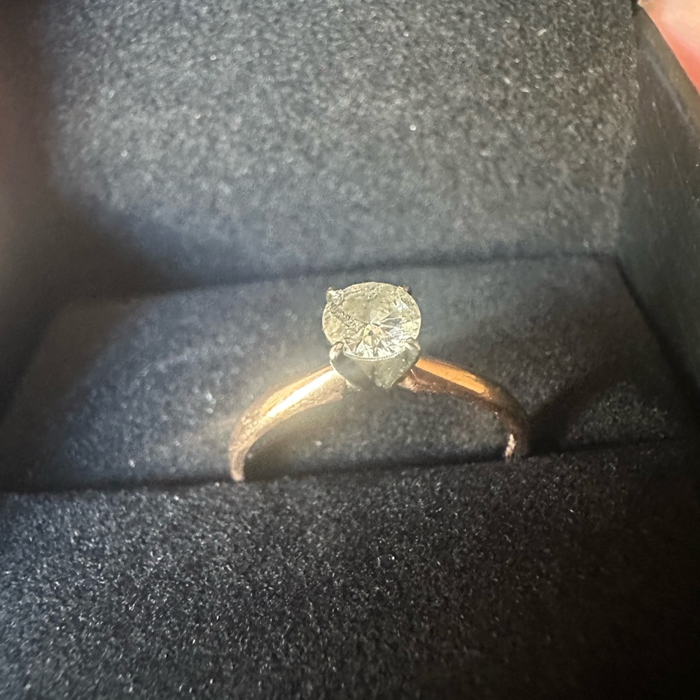 1/2ct 14k rose gold, round cut